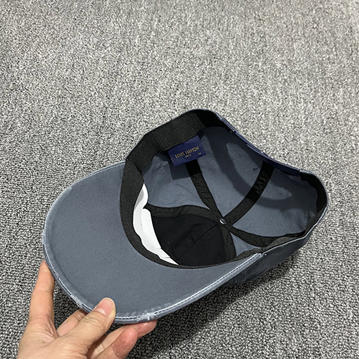 ルイヴィトン デパートのと同じスタイルのベースボールキャップ