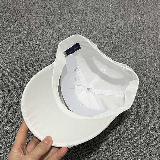 ルイヴィトン デパートのと同じスタイルのベースボールキャップ