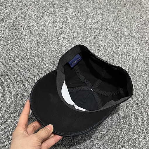 ルイヴィトン デパートのと同じスタイルのベースボールキャップ