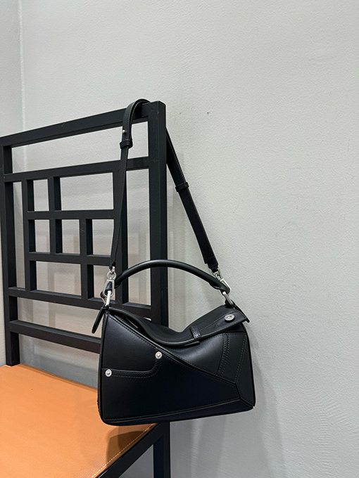 ロエベブランドコピー Puzzle レディースクラシックなパンクスタイルのハンドバッグ