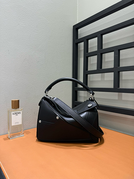 ロエベブランドコピー Puzzle レディースクラシックなパンクスタイルのハンドバッグ