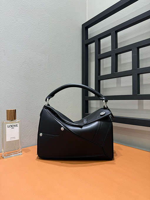 ロエベブランドコピー Puzzle レディースクラシックなパンクスタイルのハンドバッグ