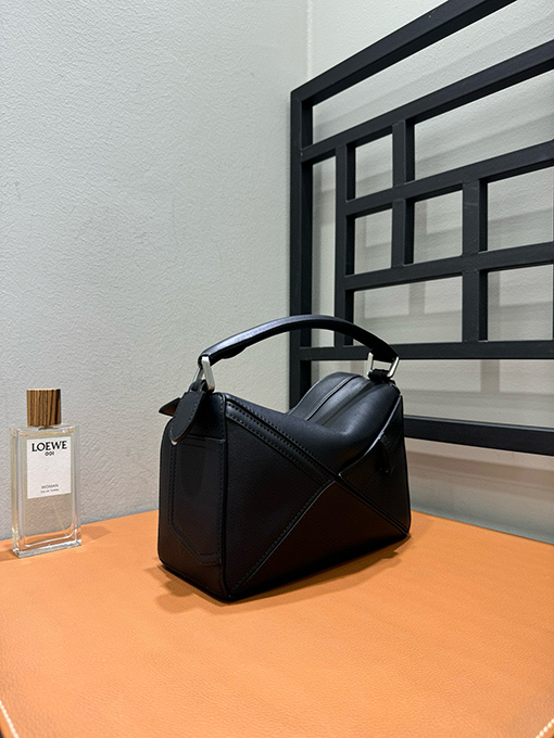 ロエベブランドコピー Puzzle レディースクラシックなパンクスタイルのハンドバッグ