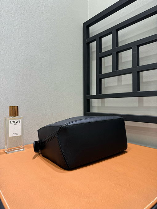 ロエベブランドコピー Puzzle レディースクラシックなパンクスタイルのハンドバッグ