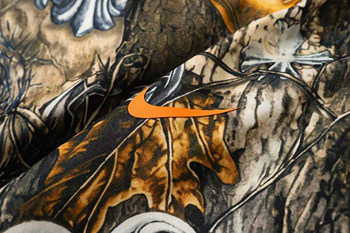 クロムハーツ x ナイキ x ドレイクノクタスーパーコピー 全体に馬蹄形のサンスクリット文字がプリントされた長袖シャツ