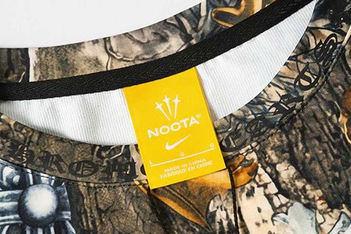 クロムハーツ x ナイキ x ドレイクノクタスーパーコピー 全体に馬蹄形のサンスクリット文字がプリントされた長袖シャツ