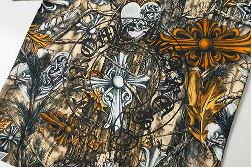 クロムハーツ x ナイキ x ドレイクノクタ 全体に馬蹄形のサンスクリット文字がプリントされた半袖Tシャツ