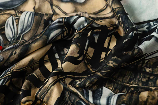 クロムハーツ x ナイキ x ドレイクノクタ 全体に馬蹄形のサンスクリット文字がプリントされた半袖Tシャツ