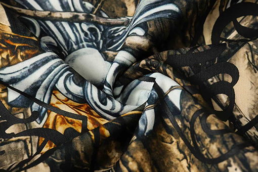 クロムハーツ x ナイキ x ドレイクノクタ 全体に馬蹄形のサンスクリット文字がプリントされた半袖Tシャツ