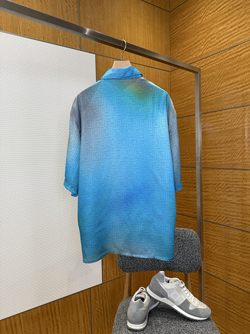 フェンディ グラデーション柄ジャカード織りの半袖シャツ