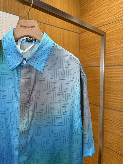 フェンディ グラデーション柄ジャカード織りの半袖シャツ