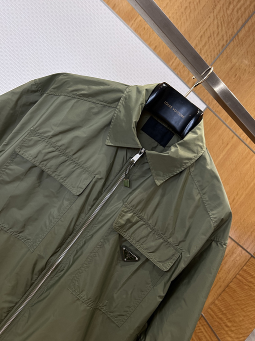 プラダ ポケット付きトライアングルロゴ入り半袖襟付きジャケット