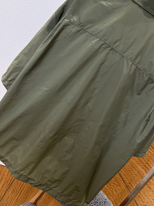 プラダ ポケット付きトライアングルロゴ入り半袖襟付きジャケット