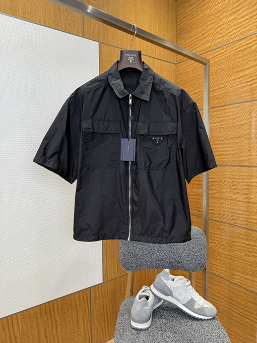 プラダ ポケット付きトライアングルロゴ入り半袖襟付きジャケット