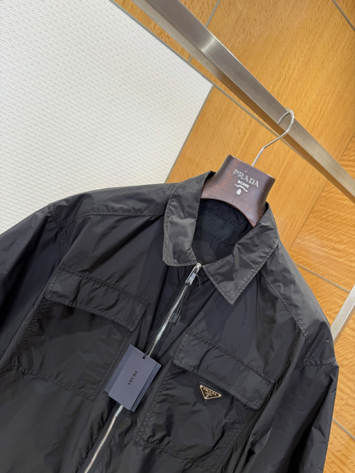 プラダ ポケット付きトライアングルロゴ入り半袖襟付きジャケット