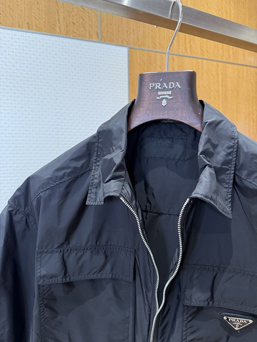 プラダ ポケット付きトライアングルロゴ入り半袖襟付きジャケット