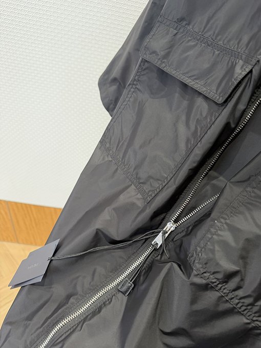 プラダ ポケット付きトライアングルロゴ入り半袖襟付きジャケット