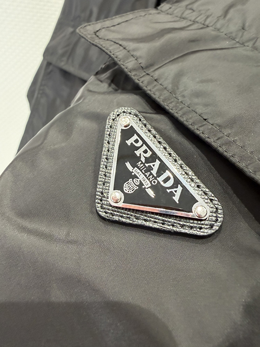 プラダ ポケット付きトライアングルロゴ入り半袖襟付きジャケット