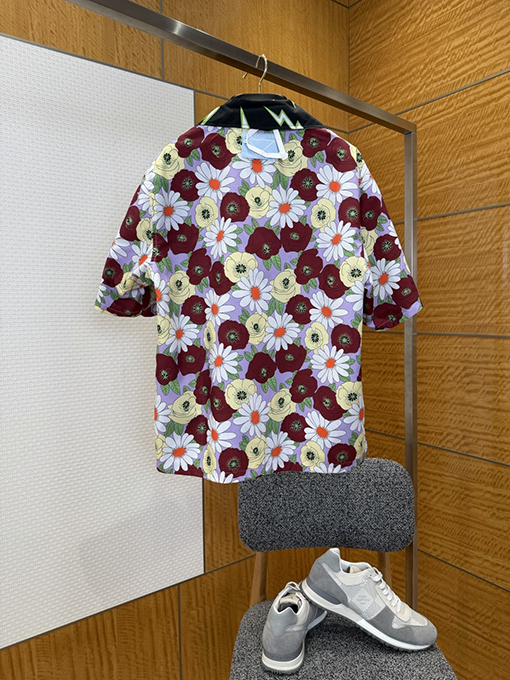 プラダスーパーコピー 両面リバーシブルの楽しいプリント柄半袖シャツ