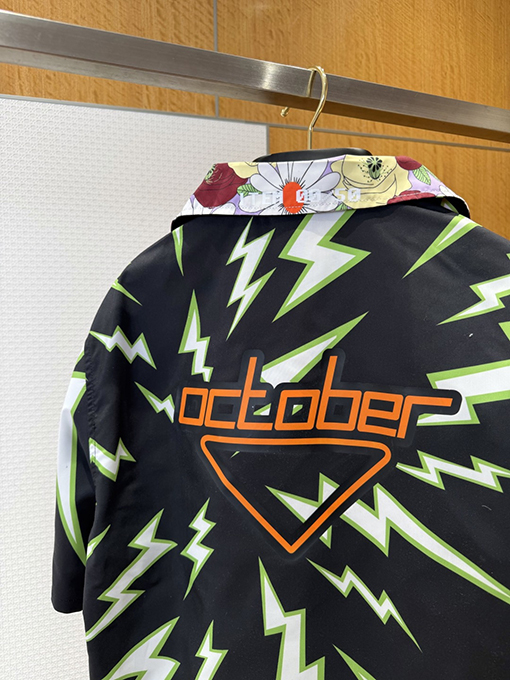 プラダスーパーコピー 両面リバーシブルの楽しいプリント柄半袖シャツ