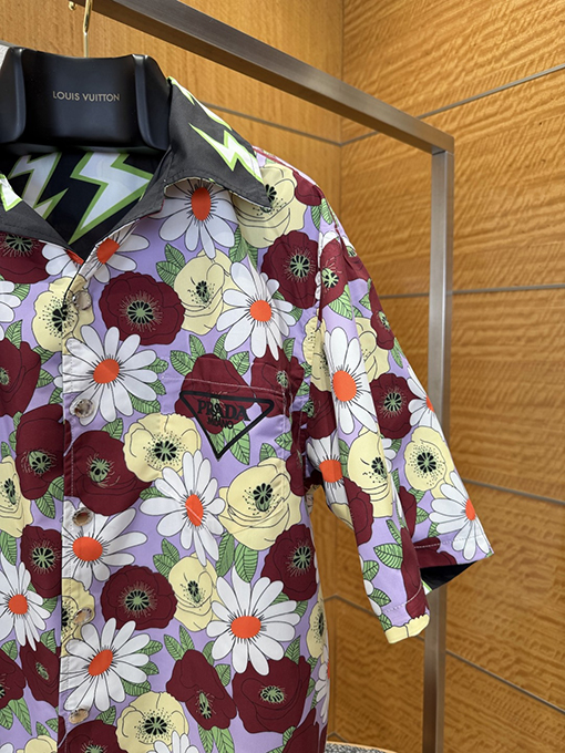 プラダスーパーコピー 両面リバーシブルの楽しいプリント柄半袖シャツ