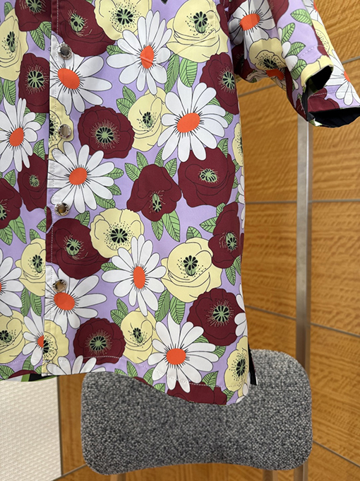 プラダスーパーコピー 両面リバーシブルの楽しいプリント柄半袖シャツ