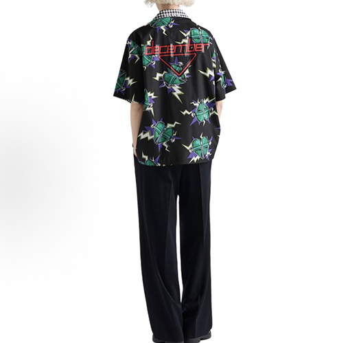 プラダスーパーコピー 両面リバーシブルの楽しいプリント柄半袖シャツ