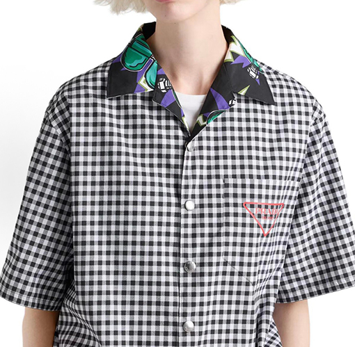 プラダスーパーコピー 両面リバーシブルの楽しいプリント柄半袖シャツ