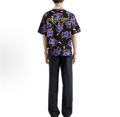 プラダスーパーコピー 両面リバーシブルの楽しいプリント柄半袖シャツ