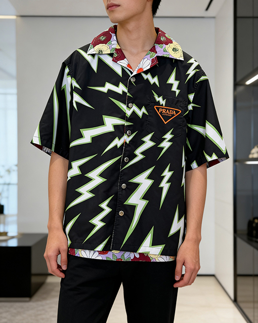 プラダスーパーコピー 両面リバーシブルの楽しいプリント柄半袖シャツ