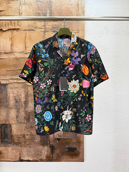 グッチ 花柄の半袖シャツ