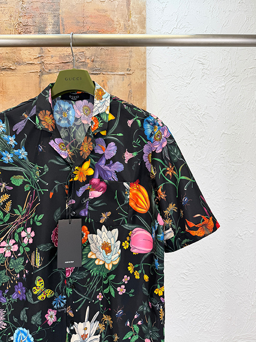 グッチ 花柄の半袖シャツ