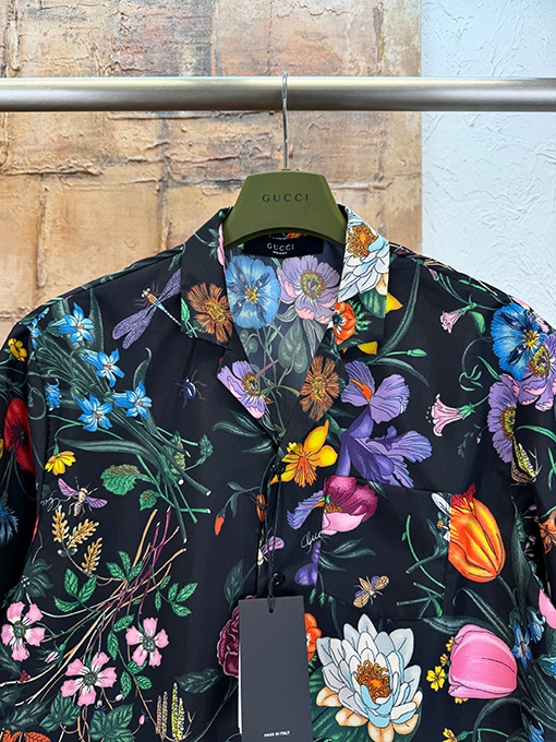 グッチ 花柄の半袖シャツ