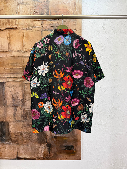 グッチ 花柄の半袖シャツ