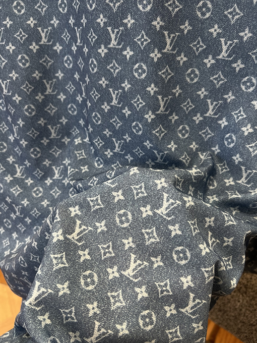 ルイヴィトンコピー 総柄ジャカード織りの半袖シャツとショートパンツのセット