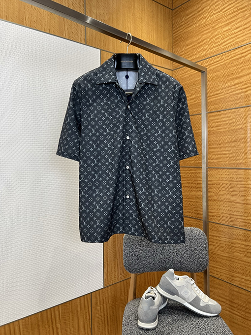 ルイヴィトンコピー 総柄ジャカード織りの半袖シャツとショートパンツのセット