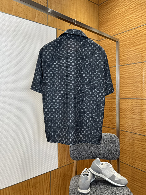 ルイヴィトンコピー 総柄ジャカード織りの半袖シャツとショートパンツのセット