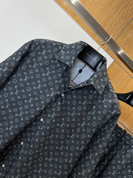 ルイヴィトンコピー 総柄ジャカード織りの半袖シャツとショートパンツのセット