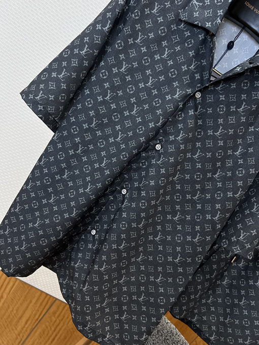 ルイヴィトンコピー 総柄ジャカード織りの半袖シャツとショートパンツのセット