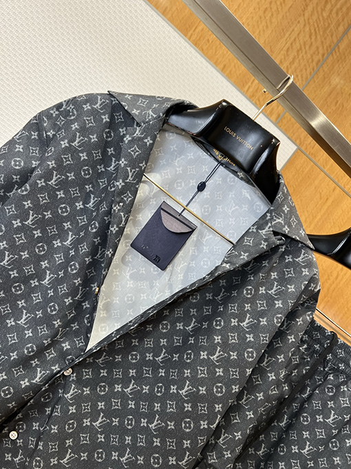 ルイヴィトンコピー 総柄ジャカード織りの半袖シャツとショートパンツのセット