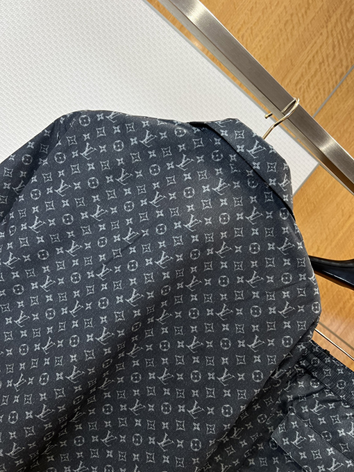 ルイヴィトンコピー 総柄ジャカード織りの半袖シャツとショートパンツのセット