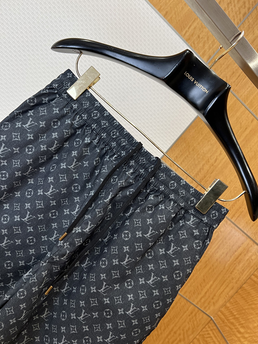 ルイヴィトンコピー 総柄ジャカード織りの半袖シャツとショートパンツのセット