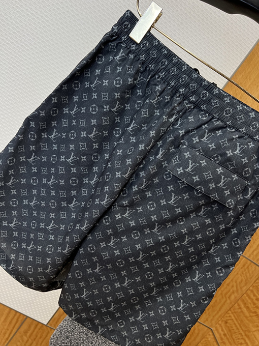 ルイヴィトンコピー 総柄ジャカード織りの半袖シャツとショートパンツのセット