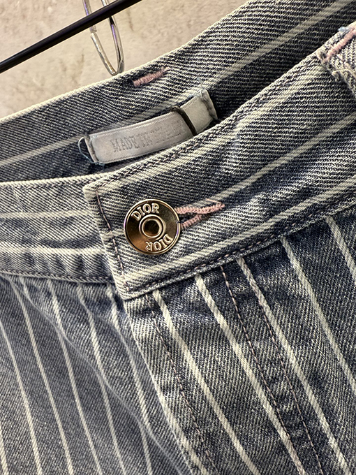 ディオールスーパーコピー Christian Dior Couture ストライプ柄の薄デニムショートパンツ