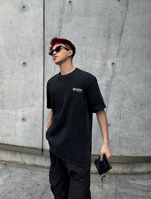 バレンシアガ Balenciaga クラシックなコカコーラの波ロゴ刺繍入り半袖Tシャツ