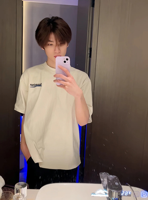 バレンシアガ Balenciaga クラシックなコカコーラの波ロゴ刺繍入り半袖Tシャツ