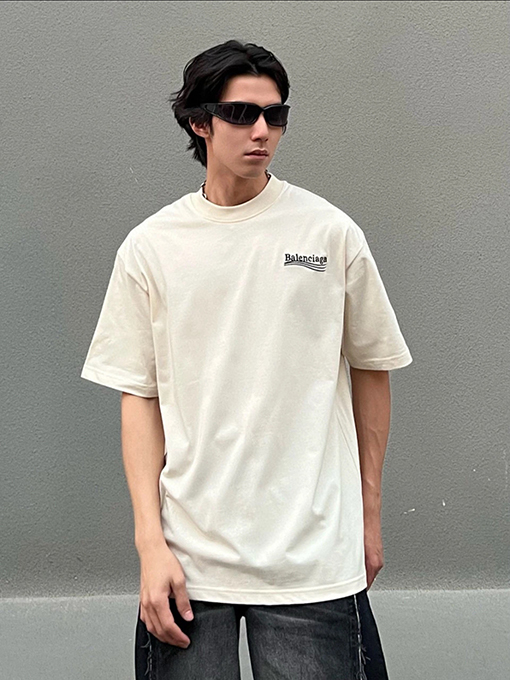 バレンシアガ Balenciaga クラシックなコカコーラの波ロゴ刺繍入り半袖Tシャツ