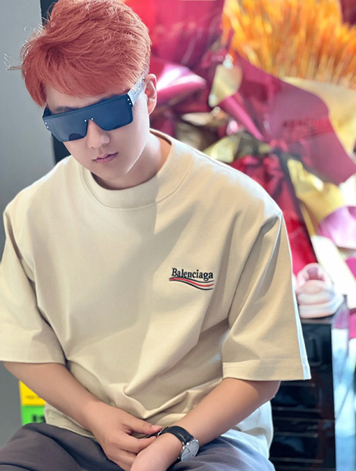 バレンシアガ Balenciaga クラシックなコカコーラの波ロゴ刺繍入り半袖Tシャツ