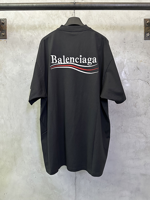 バレンシアガ Balenciaga クラシックなコカコーラの波ロゴ刺繍入り半袖Tシャツ