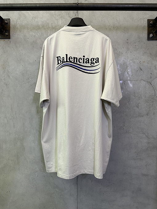 バレンシアガ Balenciaga クラシックなコカコーラの波ロゴ刺繍入り半袖Tシャツ